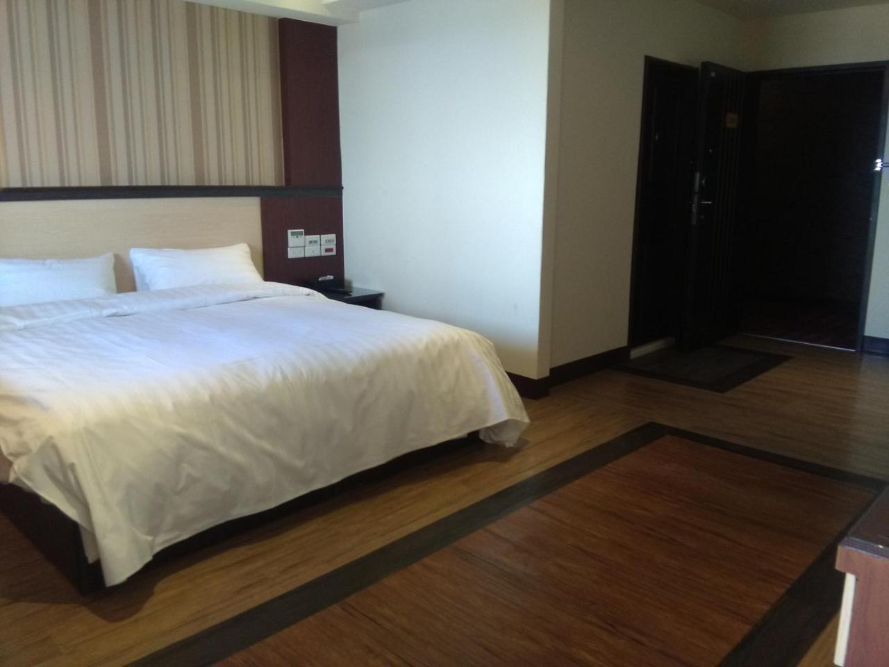 Dengfeng Milan Business Hotel Huwei Exteriör bild